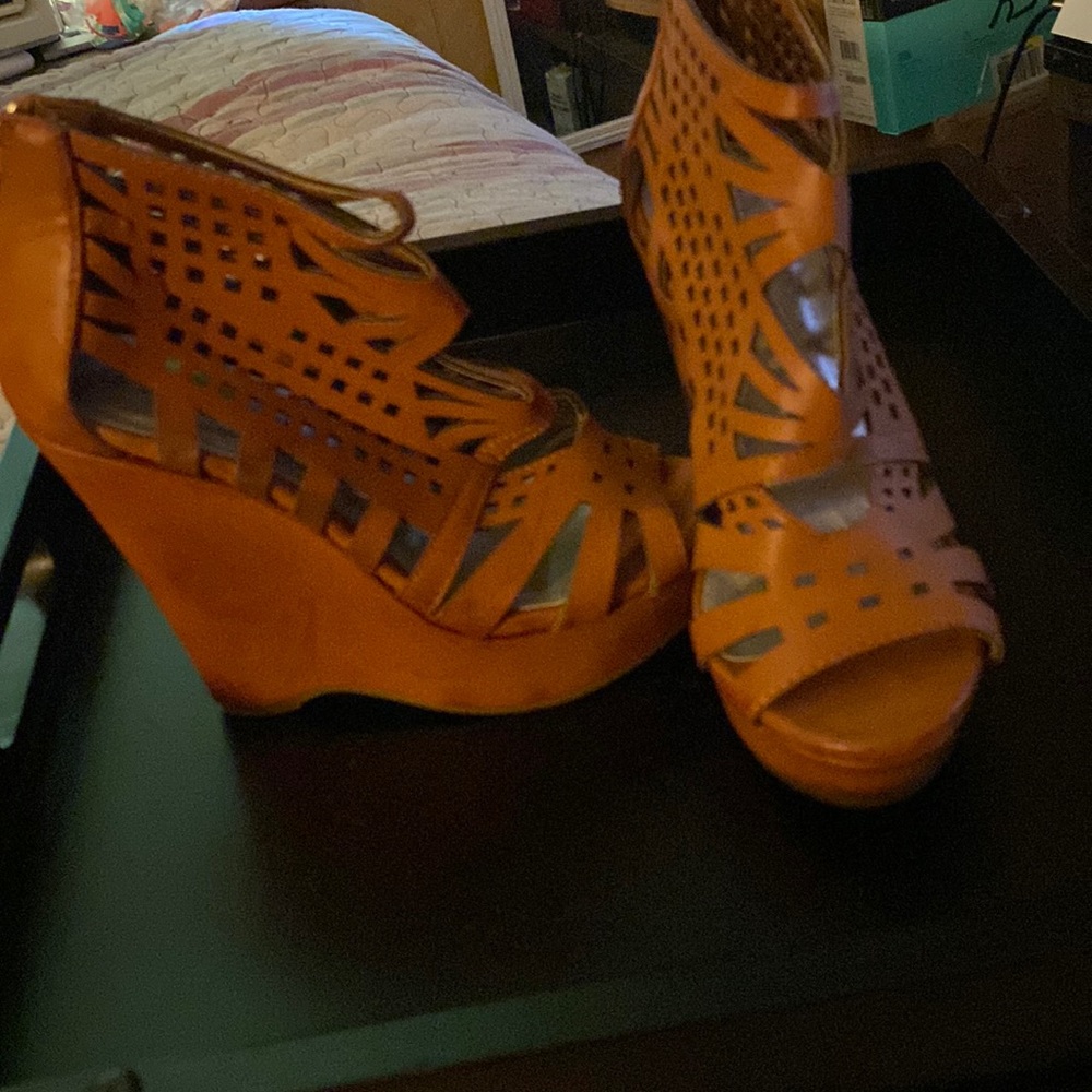 Cute wedges good great with anything great condition